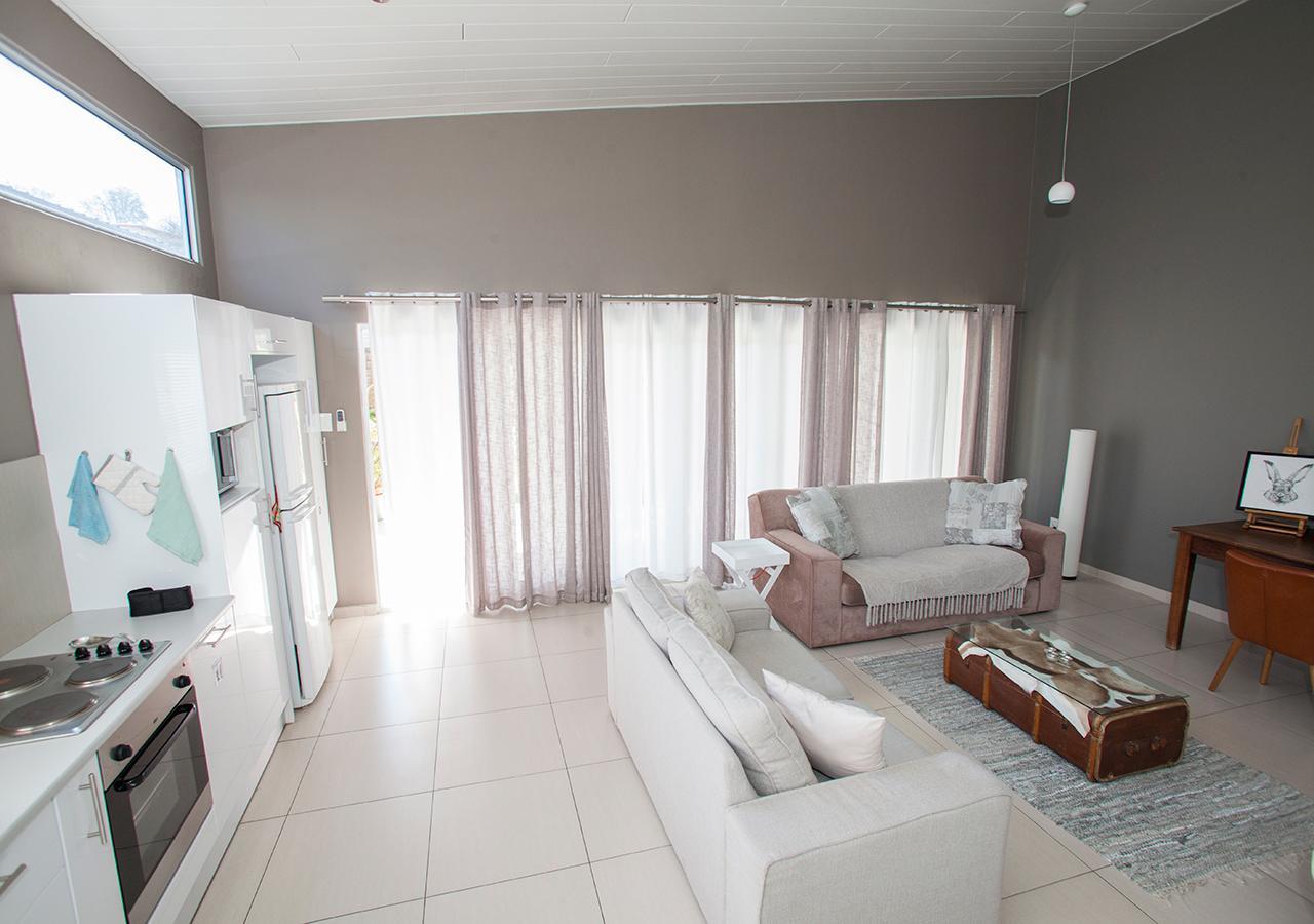 Rnb'S Studio Apartment Windhoek Exteriör bild