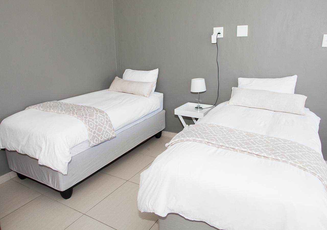 Rnb'S Studio Apartment Windhoek Exteriör bild