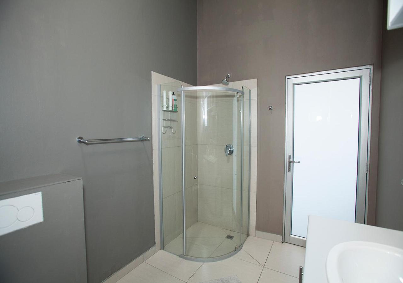 Rnb'S Studio Apartment Windhoek Exteriör bild