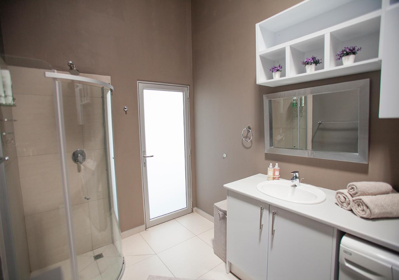 Rnb'S Studio Apartment Windhoek Exteriör bild
