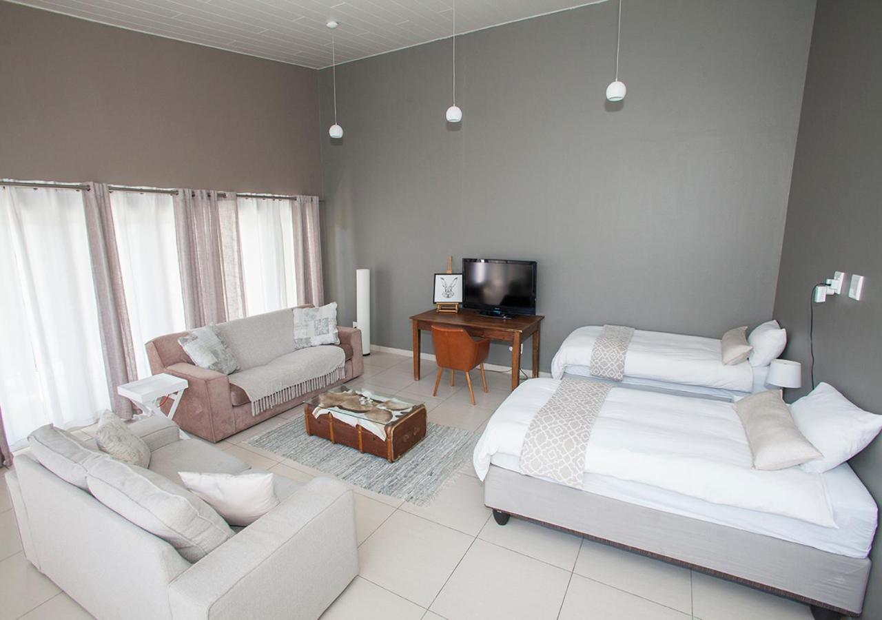 Rnb'S Studio Apartment Windhoek Exteriör bild