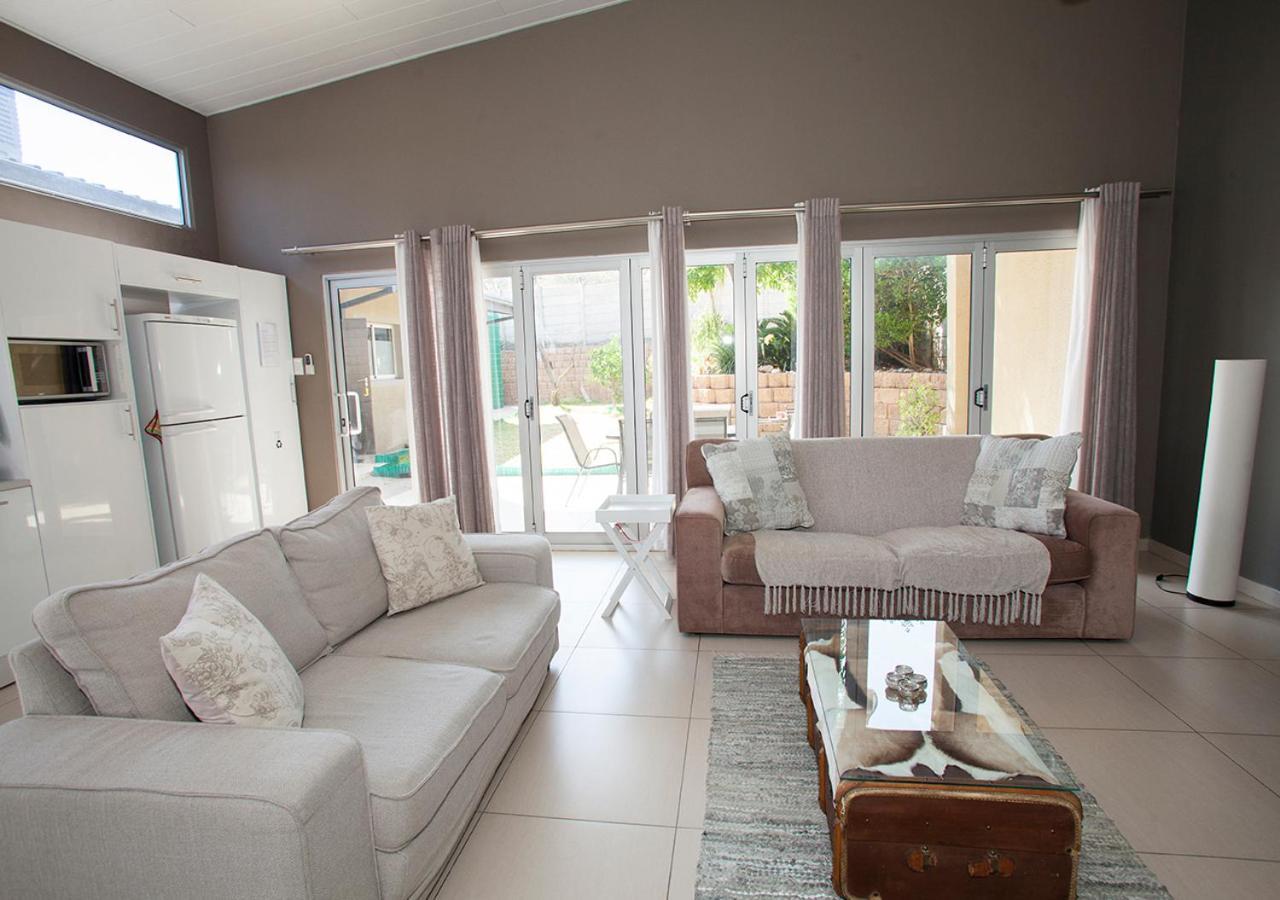 Rnb'S Studio Apartment Windhoek Exteriör bild