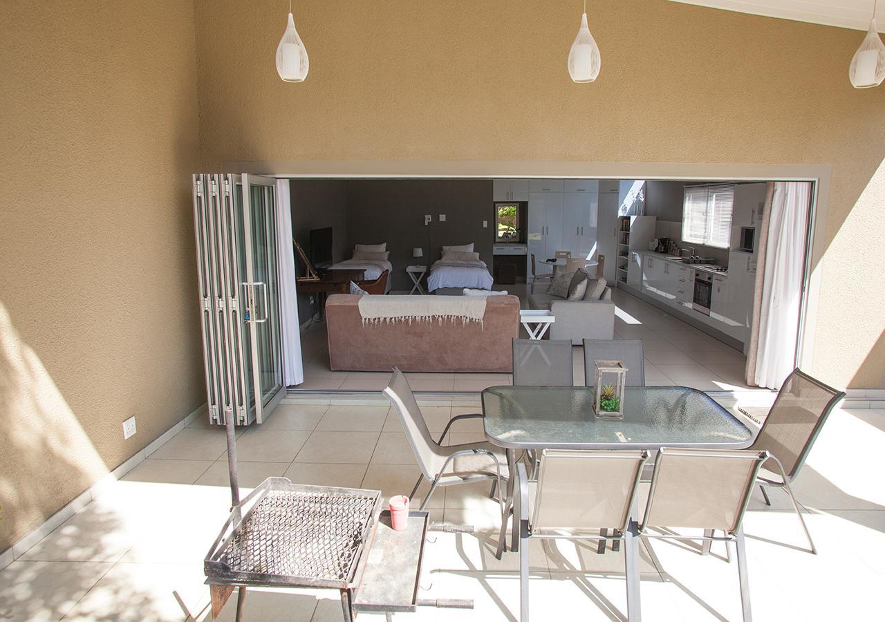 Rnb'S Studio Apartment Windhoek Exteriör bild