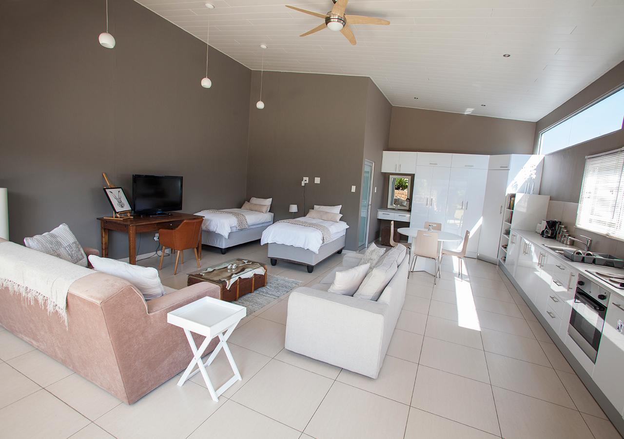 Rnb'S Studio Apartment Windhoek Exteriör bild