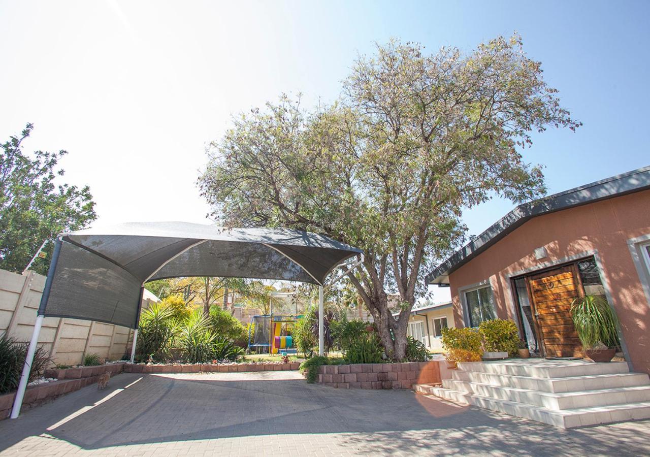 Rnb'S Studio Apartment Windhoek Exteriör bild