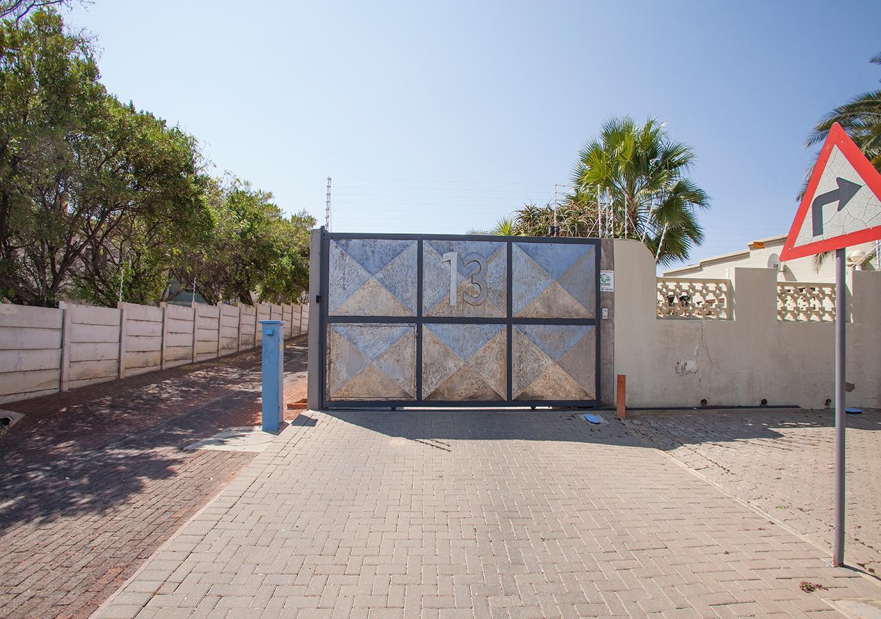 Rnb'S Studio Apartment Windhoek Exteriör bild